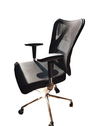 كرسي مكتب لسه بورق المصنع + هتاخد علي بين باج هدية. في سبورتنج, الإسكندرية - 7,900 EGP