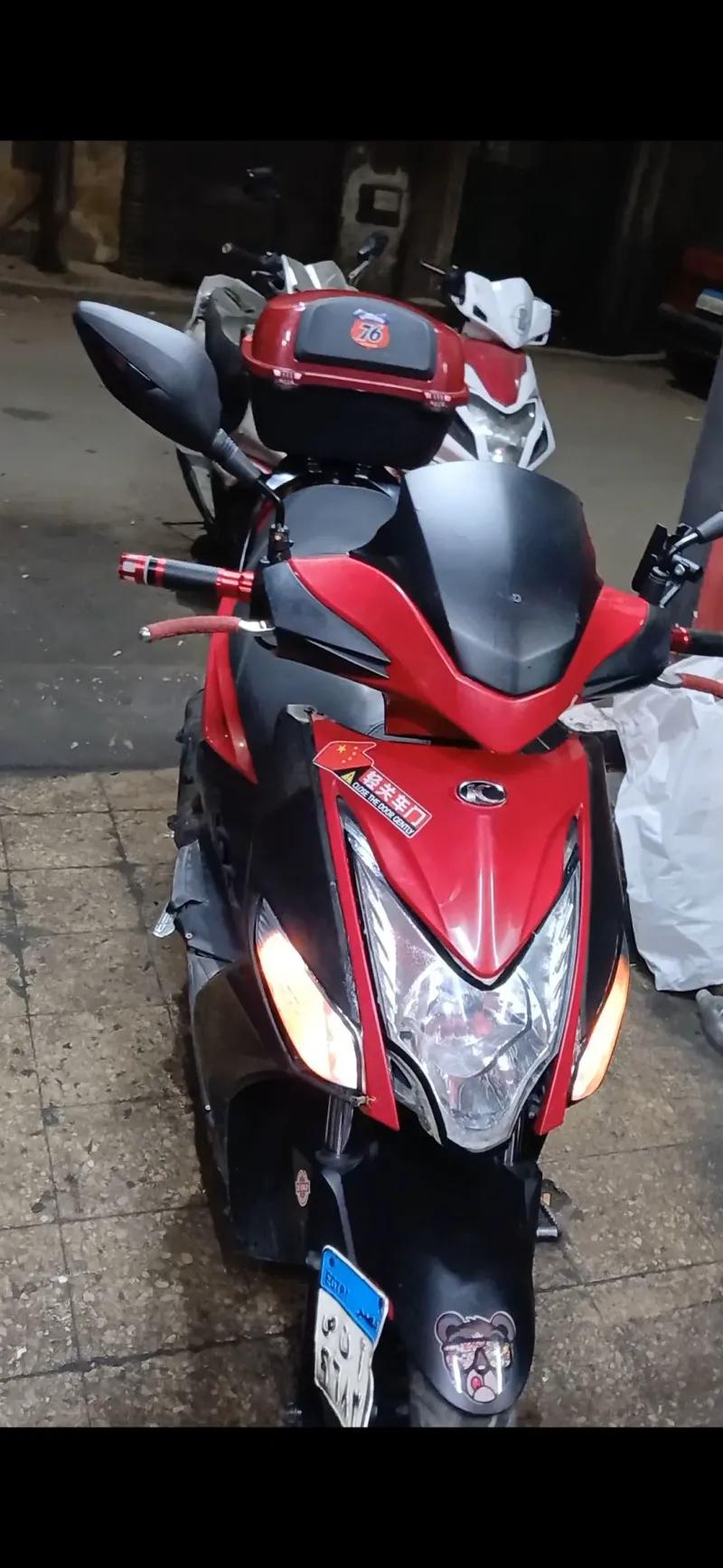 عاملة نص عمرة ف التوكيل والله واكبر ع المتور حرير