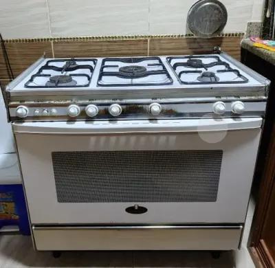 بوتجاز كريازي يعمل بحاله ممتازه معاه الدهر الزجاج in Shubra, Cairo - 5,500 EGP