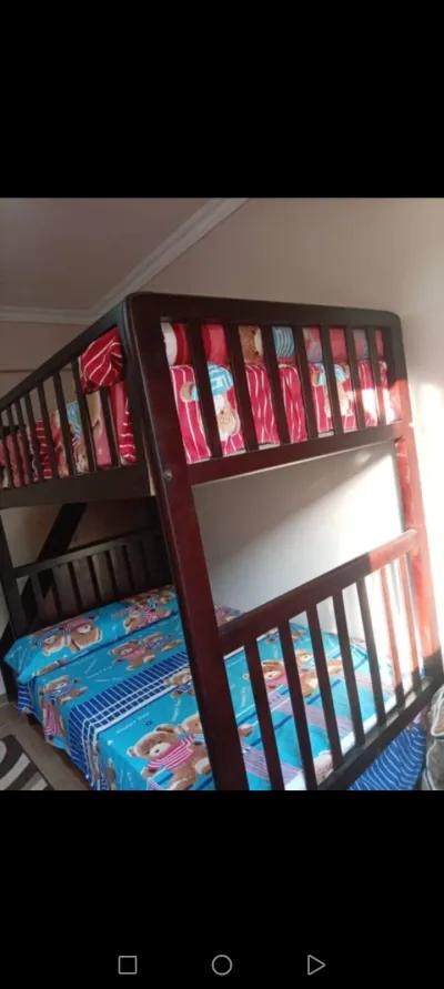 سرير أطفال عموله بدورين حجمه ١٢٠ سم خشب زان أحمر في 6 أكتوبر, الجيزة - 17,000 EGP