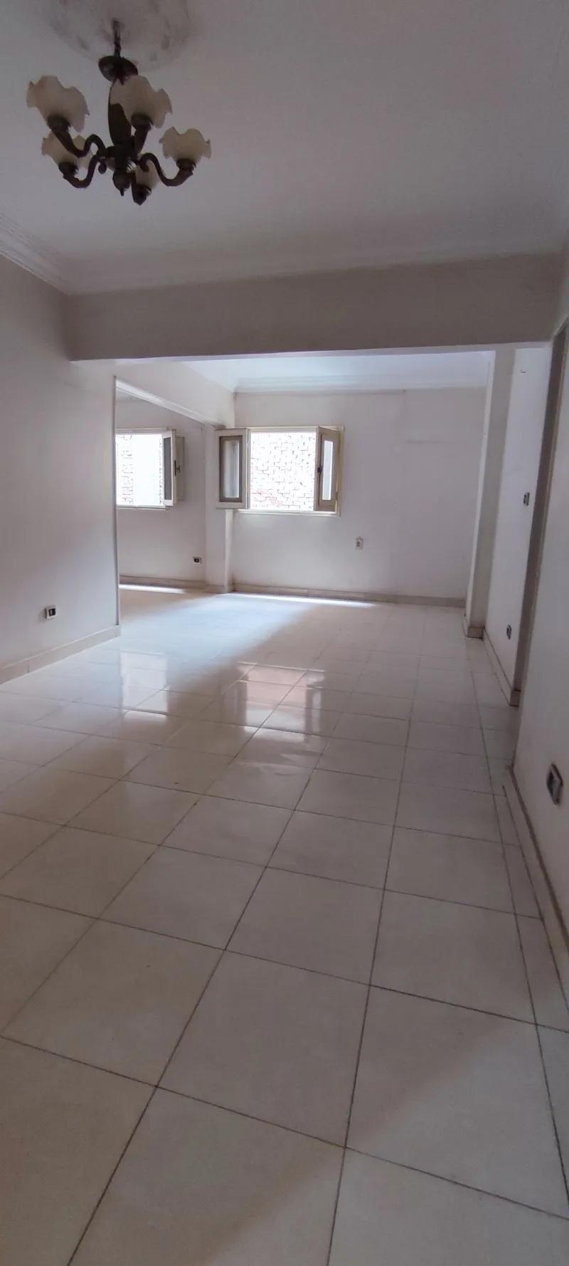 شقه للبيع في الهرم 200م