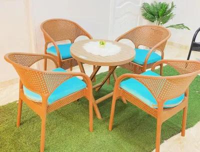 طقم تركي ٤ كراسي وترابيزة مدورة in Nasr City, Cairo - 1,400 EGP