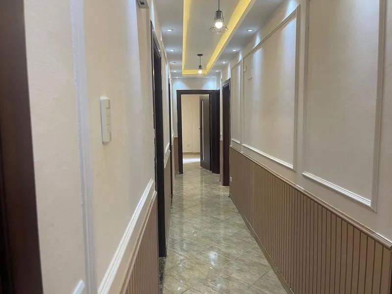 للبيع شقه ب جاردن بمدينتي