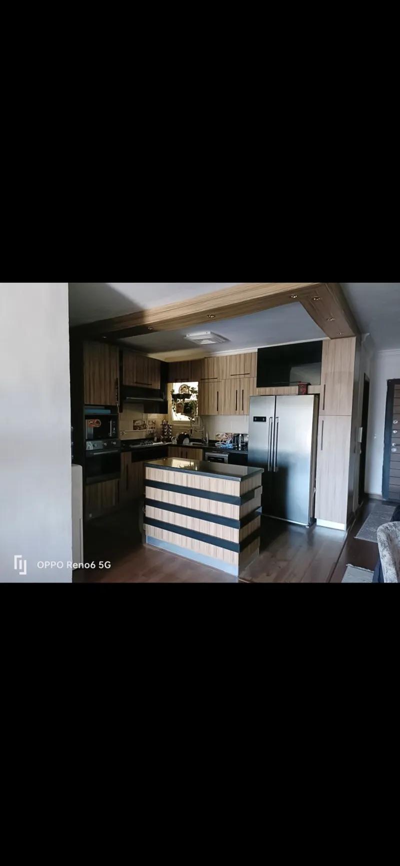 شقه بالتجمع الخامس ناحيه الجامعه الامريكيه